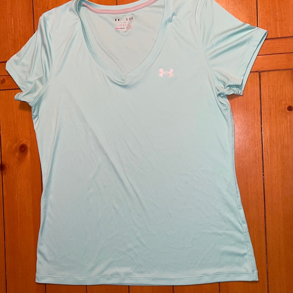 Women’s under armour t-shirt